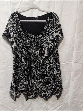 Style & Co. Black & White Tropical Palm Mesh Overlay Handkerchief Hem Top - XL